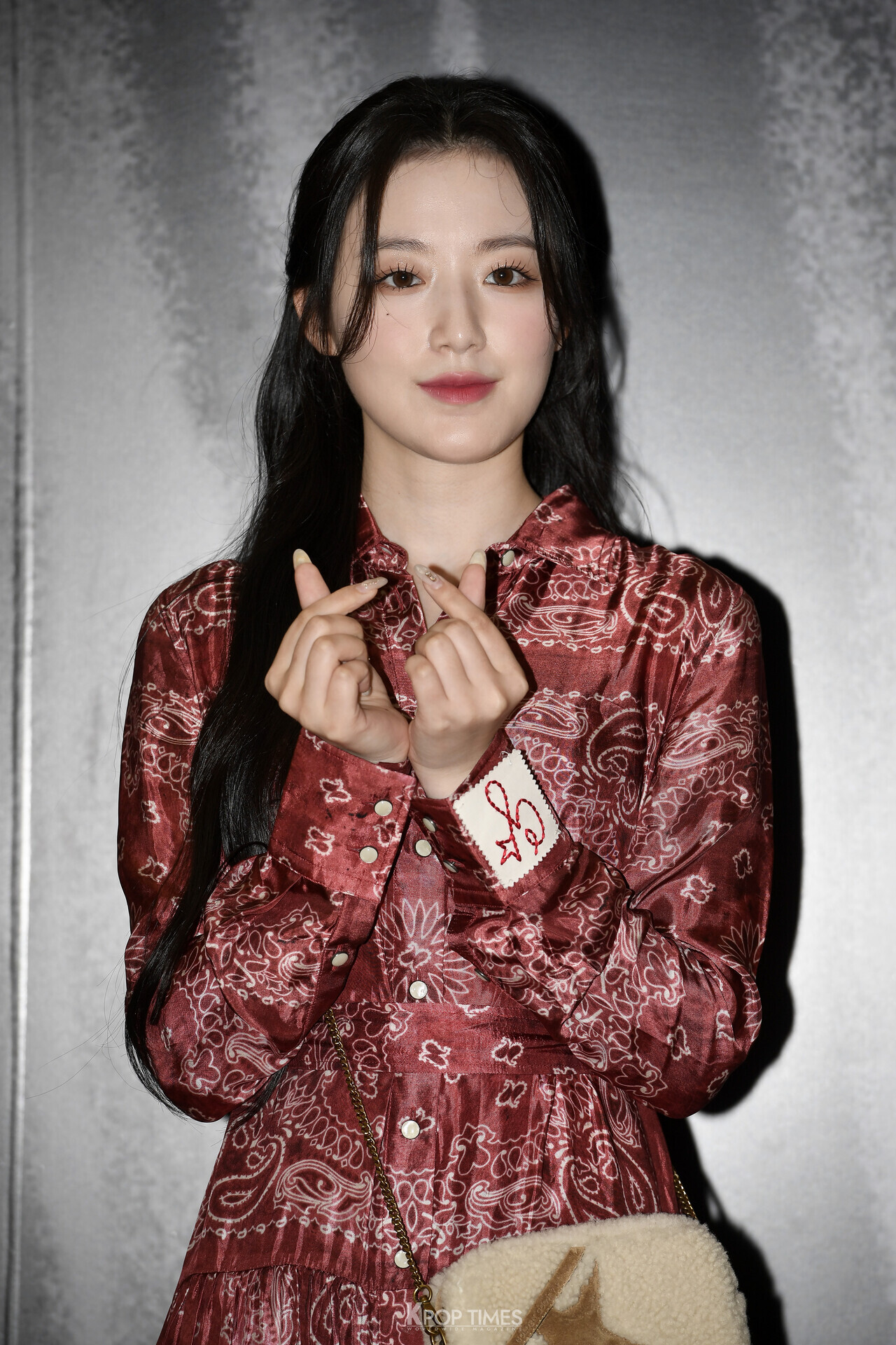 [포토] 슈화, '대룩여산의 조그마한 하트'